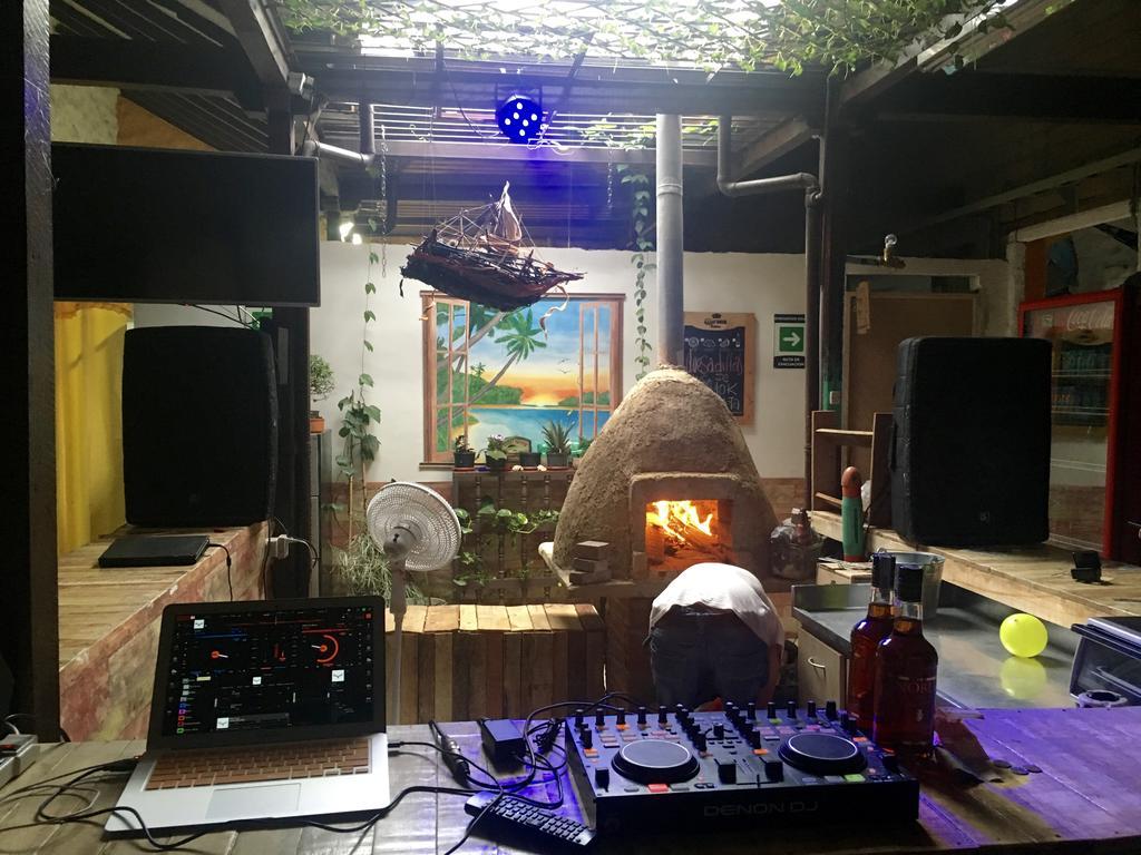Mila Hostel Medellín Buitenkant foto