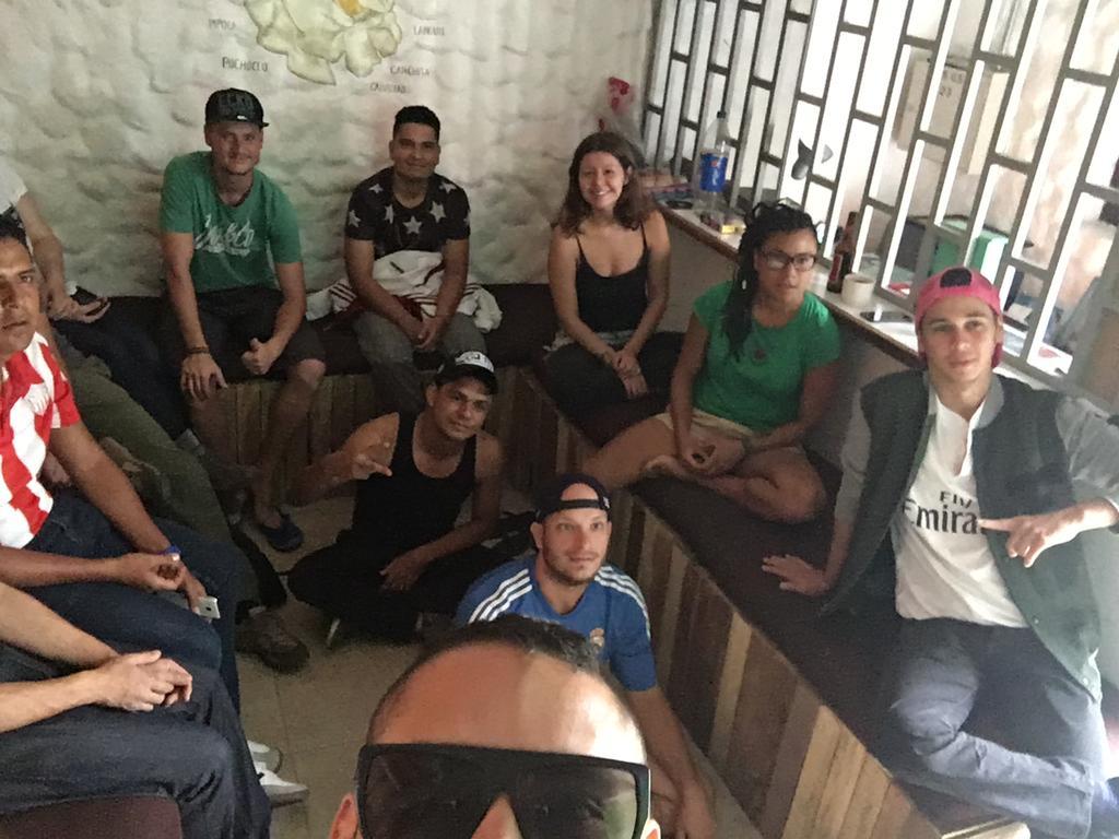 Mila Hostel Medellín Buitenkant foto