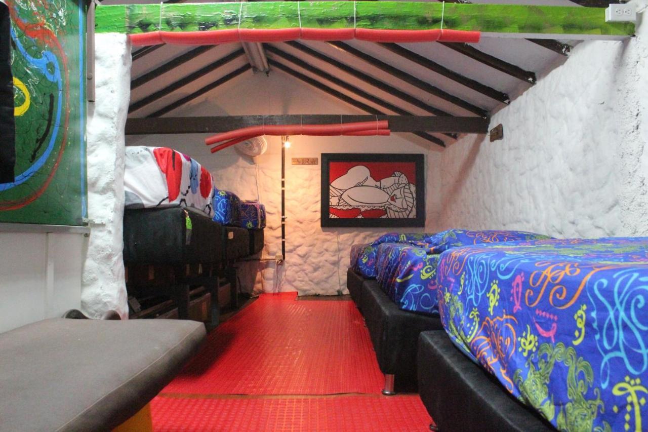 Mila Hostel Medellín Buitenkant foto